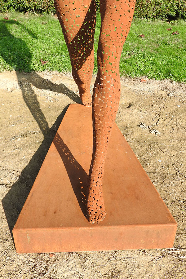 Sculpture exterieur femme en acier corten  Capucine Effet rouille  Acier Corten