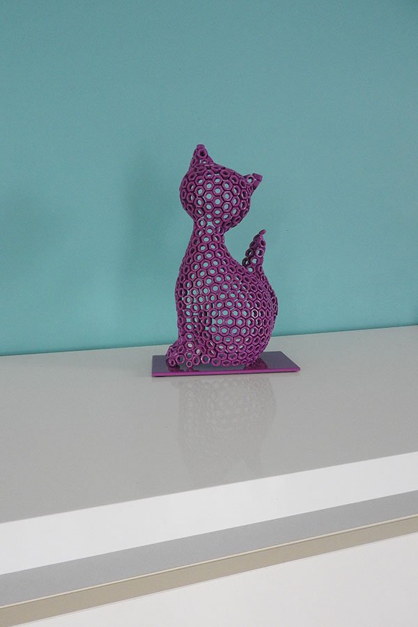 Sculpture chat  Felix  Couleur violet vernis brillant Acier inox 