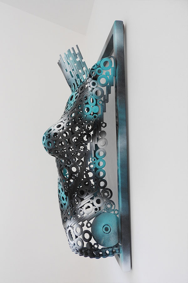 Buste femme sur cadre mural Falbala  Noir blanc et turquoise Vernis brillant Acier inox  - William David