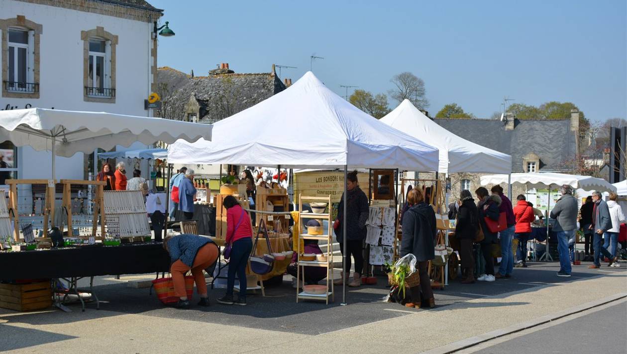 Article du Ouest-France sur marché artisanat et gourmandises de Péaule