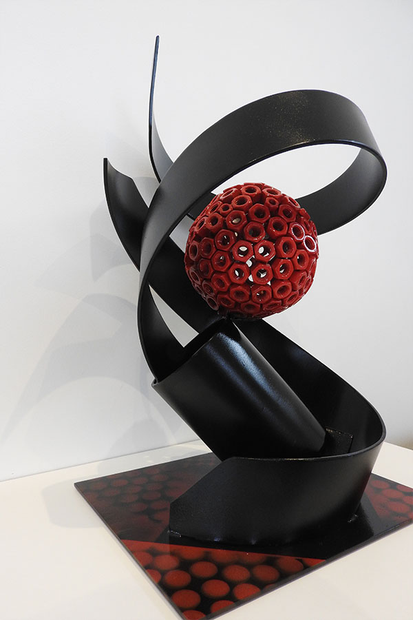 Sculpture inox Noir et Rouge  Redbull   Vernis brillant Acier inox 