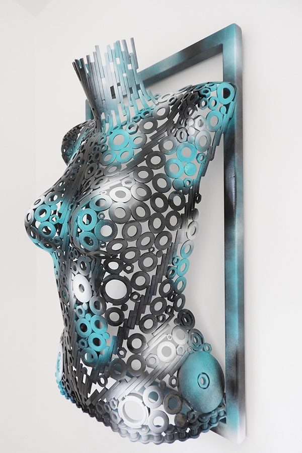 Buste femme sur cadre mural Falbala  Noir blanc et turquoise Vernis brillant Acier inox  - William David