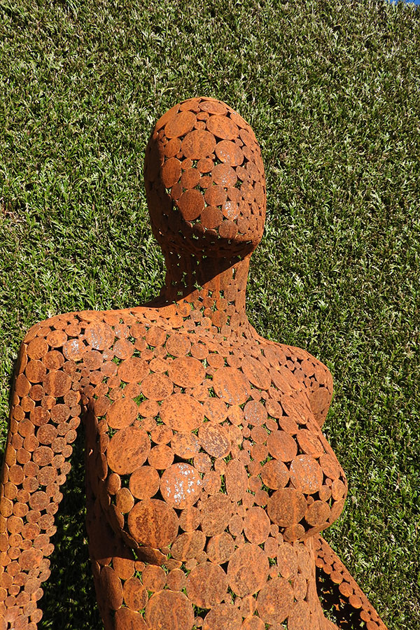  Sculpture femme  exterieur Lena    vernis brillant Acier corten