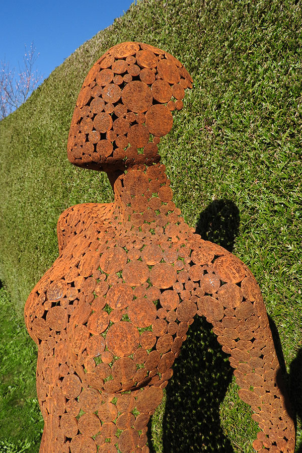  Sculpture femme  exterieur Lena    vernis brillant Acier corten