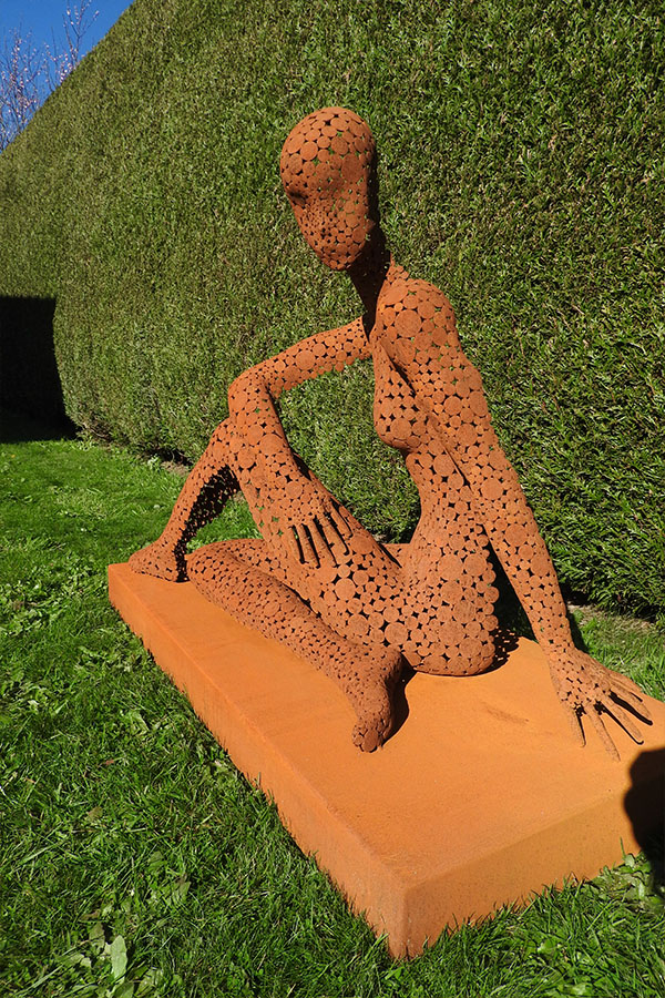  Sculpture femme  exterieur Coleen   vernis brillant Acier corten